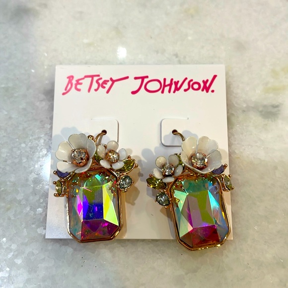 Betsey Johnson Iridescent FLOWER STONE DROP EARRINGS WHITE FLORAL NEW - Picture 1 of 3